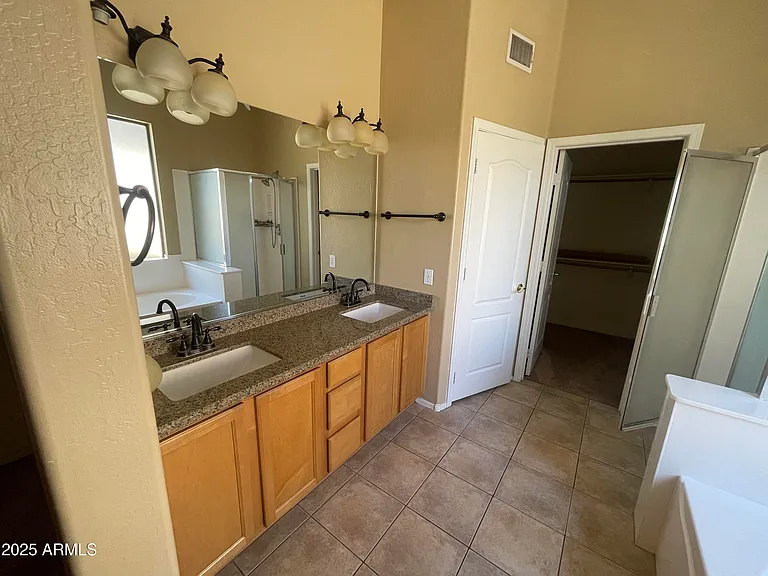 1680 W Saragosa St — Photo 18