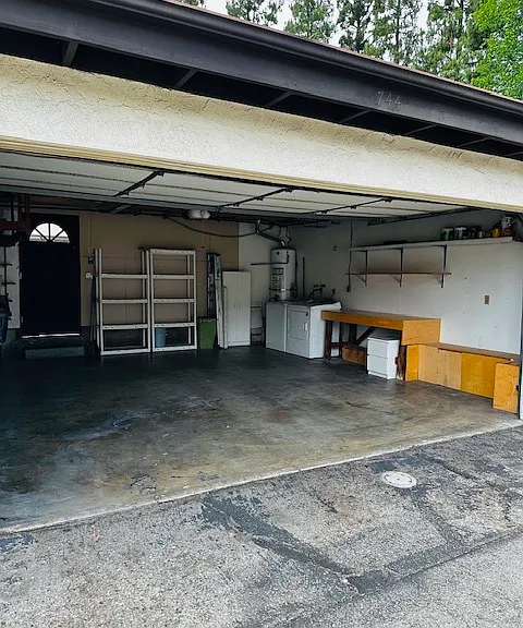 Fully insulated 2 car garage with washer and dryer included in rental