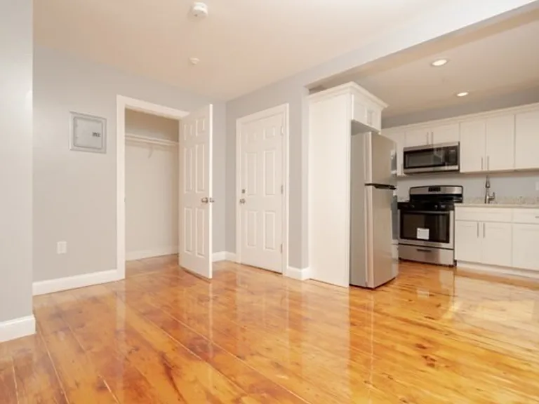 2 Howard St #4 — Photo 4