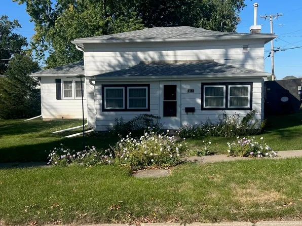 611 Grant St, Tama, IA 52339