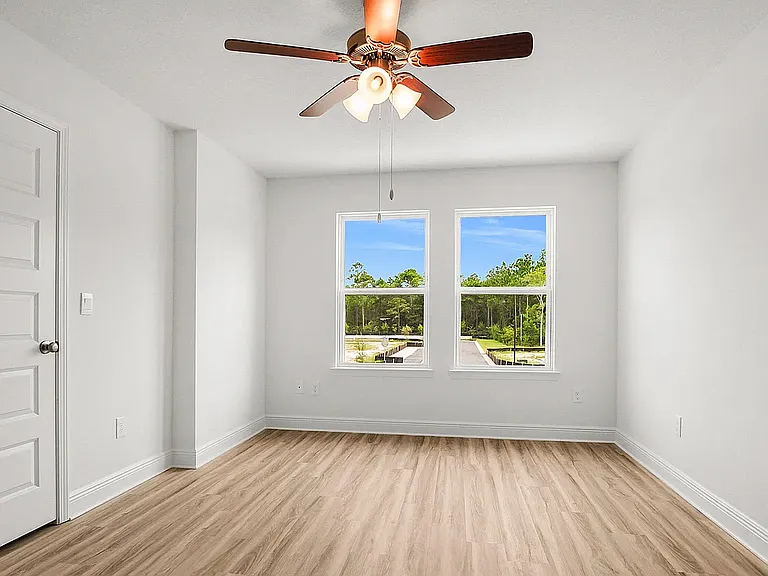 36 Phoenix St — Photo 3