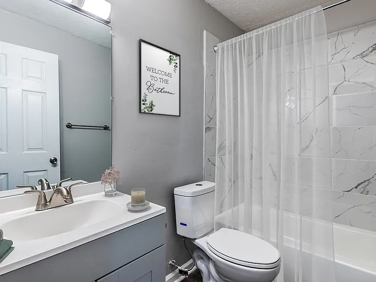 Avalon Apartments — Photo 11