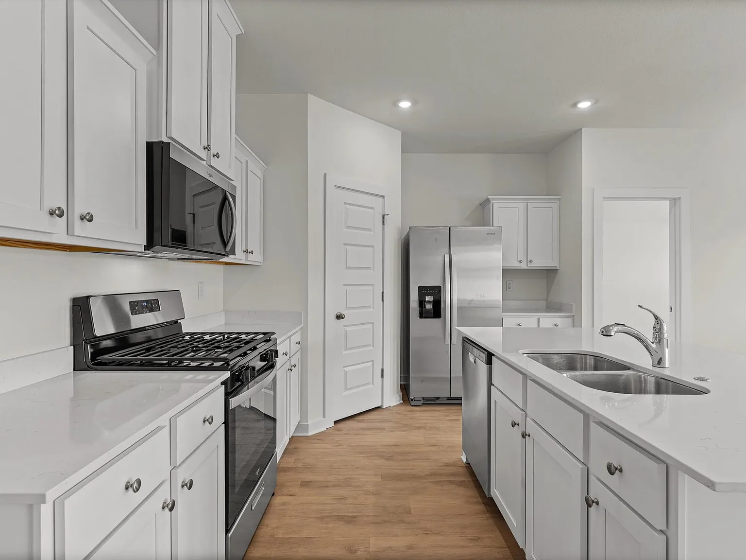 3 bed, 1637 sqft, $1,950 — Photo 2