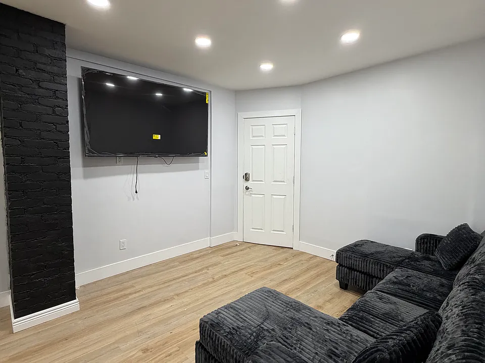 107 Walnut St #1