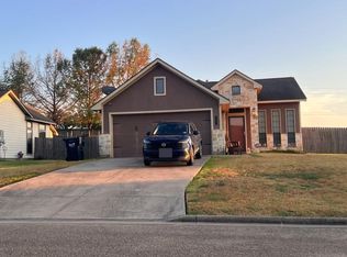 811 Cobble Gate Dr, Brenham, TX 77833