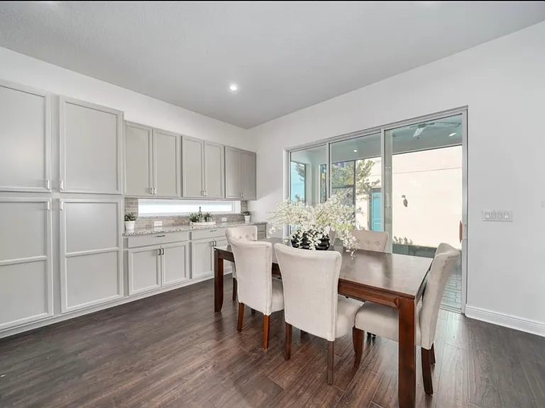 7070 Higgs Aly — Photo 7