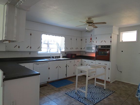 5th image of 121 Ross Ave