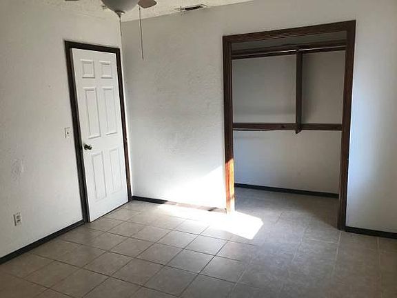 2nd image of 1924 Twisted Oak Dr
