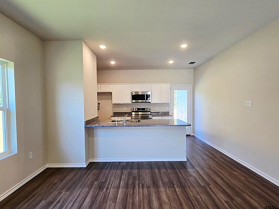 3rd image of 1115 Park Meadows Dr