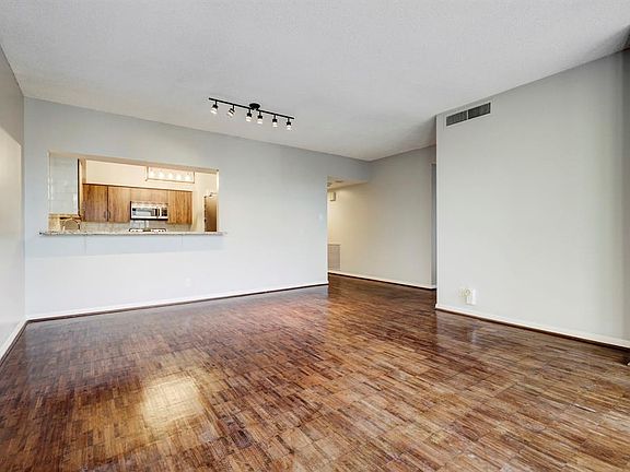 4th image of 14 Greenway Plz Unit 3N