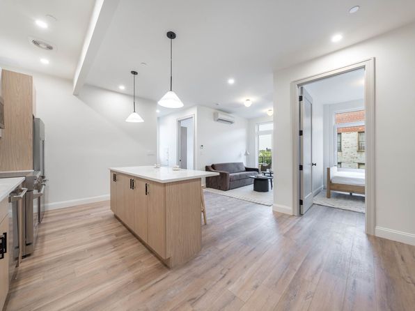 270 Sullivan Pl #5A