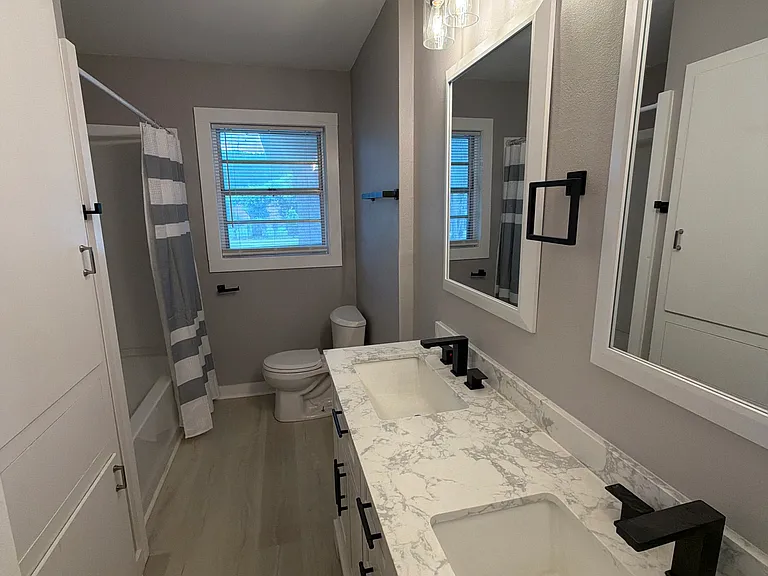 1610 Dudley Ln — Photo 8