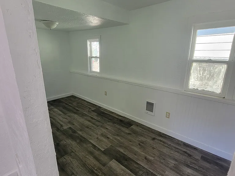 1435 Winter St NE — Photo 4