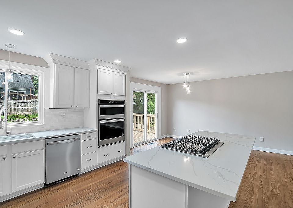 2nd image of 573 Langfield St