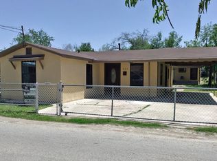 805 W Chapoy St, Del Rio, TX 78840