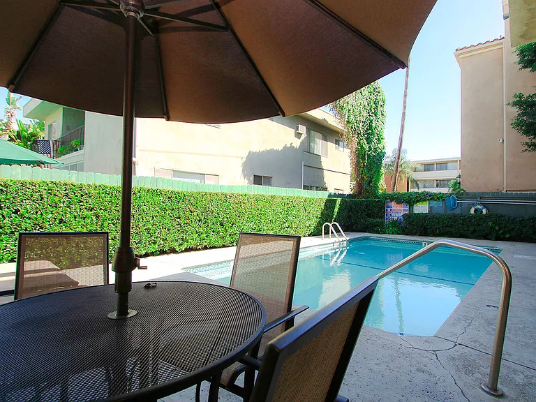 Picnic seating next to outdoor pool at Tilden 2 Apartments.