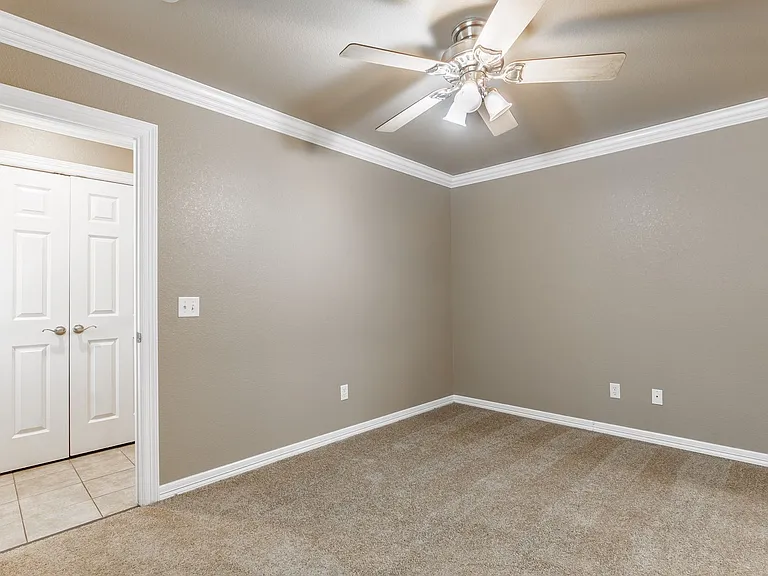 56 S Woodsprings Dr — Photo 14