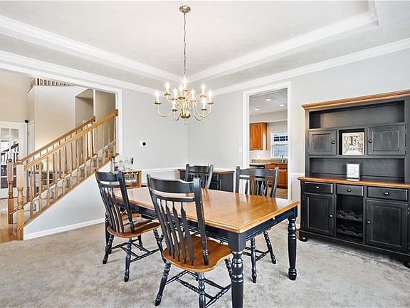 4th image of 145 Valley View Dr