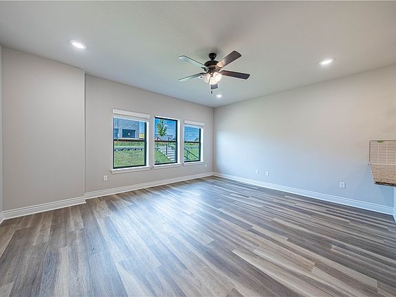4th image of 2160 W Moore Ln