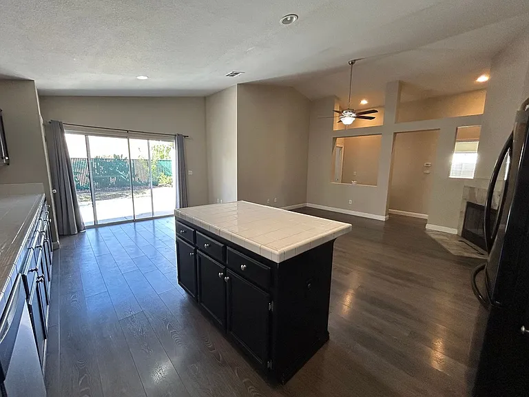 1145 Stonecrest Dr — Photo 7
