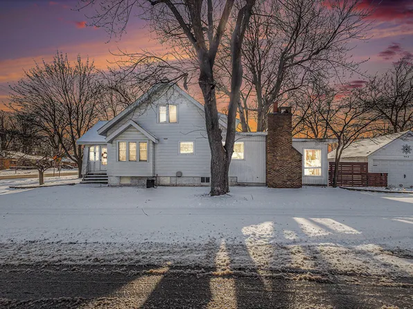 942 Lincoln Ave, Holland, MI 49423