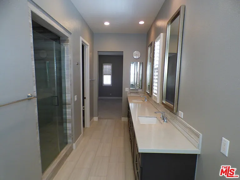 239 Cultivate — Photo 4