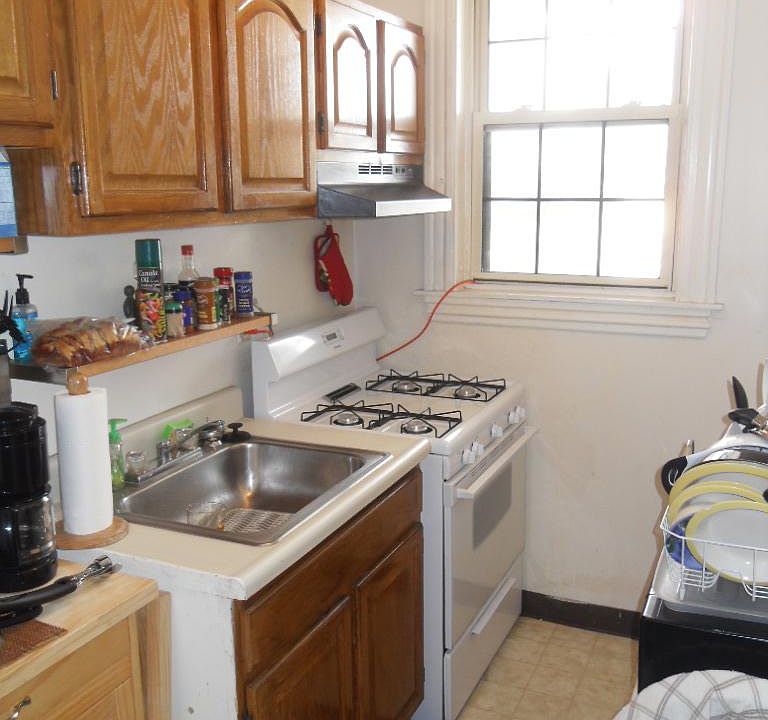2nd image of 118 Glenville Ave APT 6