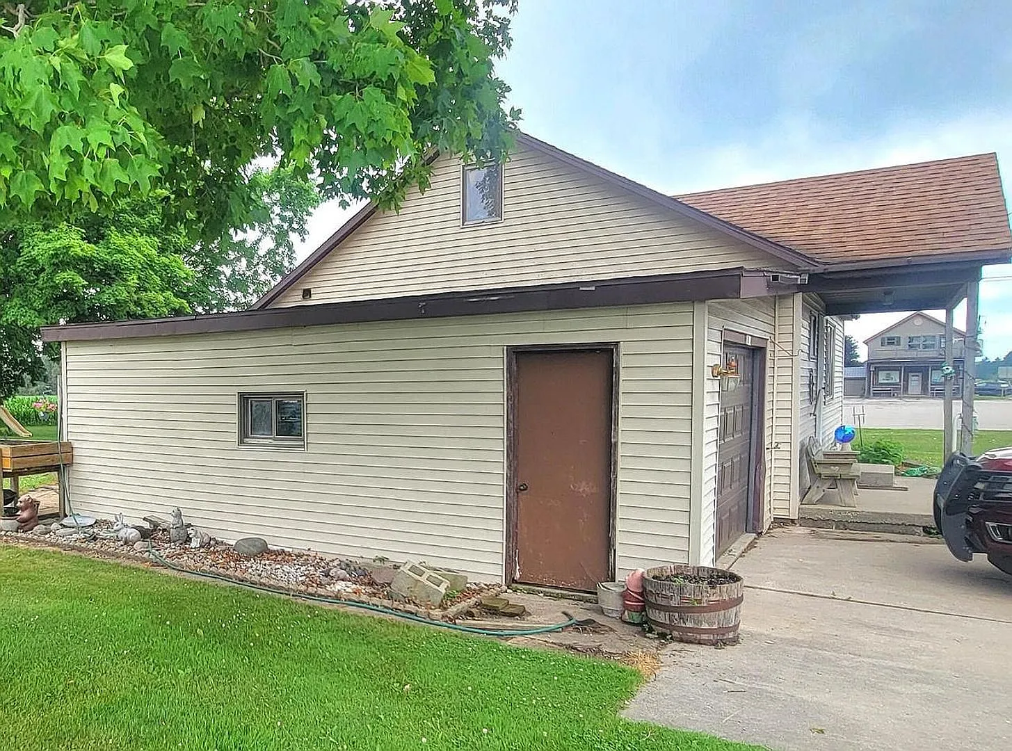 Single Family House — Photo 3