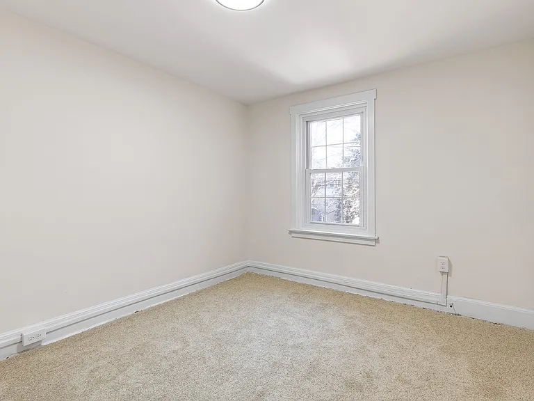 19 Denham Ave — Photo 6