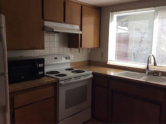 4th image of 1202 Menlo Dr