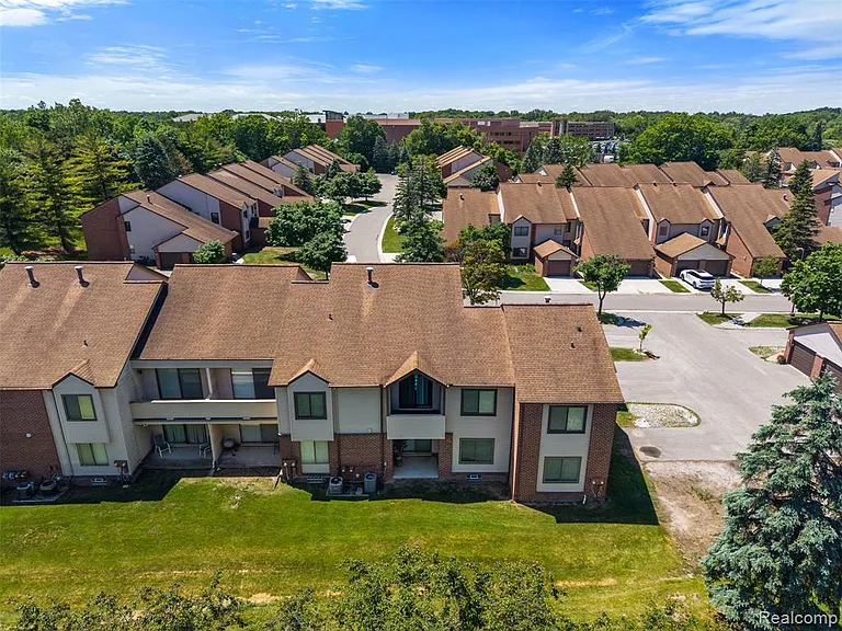 6680 Ridgefield Cir — Photo 41