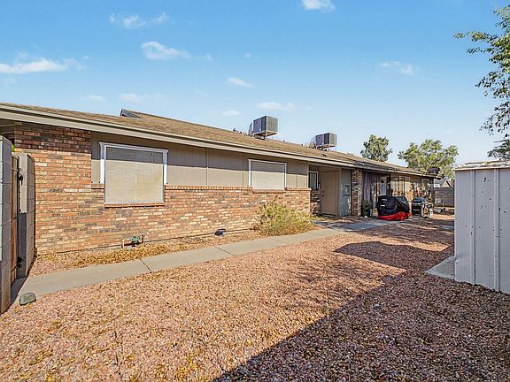 5th image of 2931 E Beck Ln APT 4