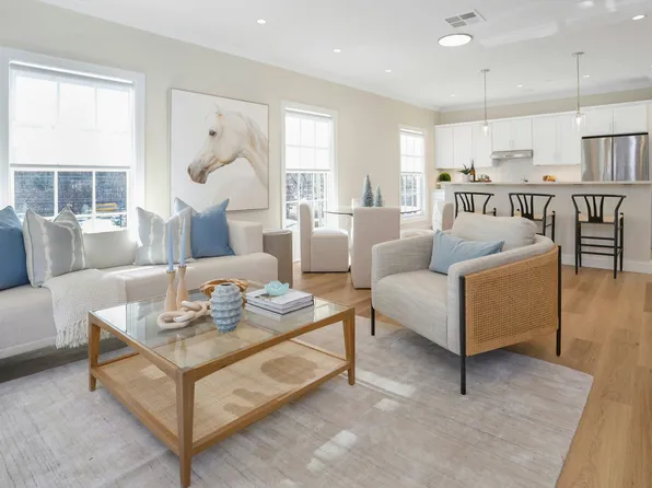 440 Heights Rd #205, Darien, CT 06820