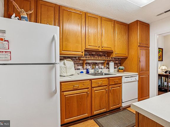 4th image of 15205 Tottenham Ter #24-B