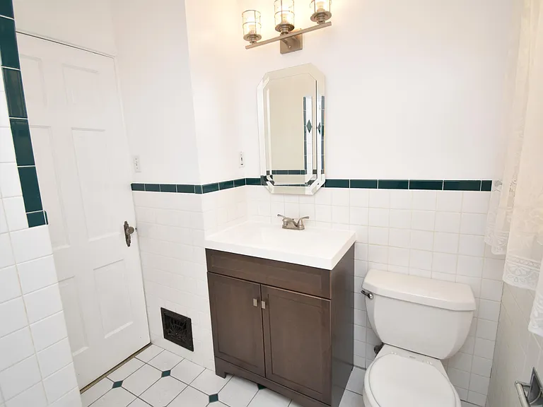 6358 Bancroft Ave — Photo 8