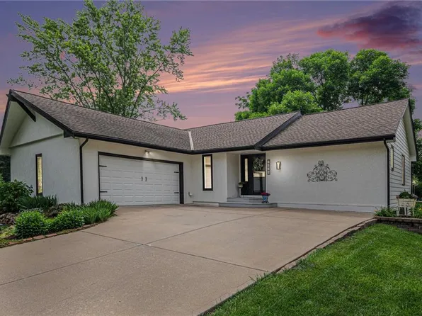 3920 SW Hidden Cove Dr, Lees Summit, MO 64082