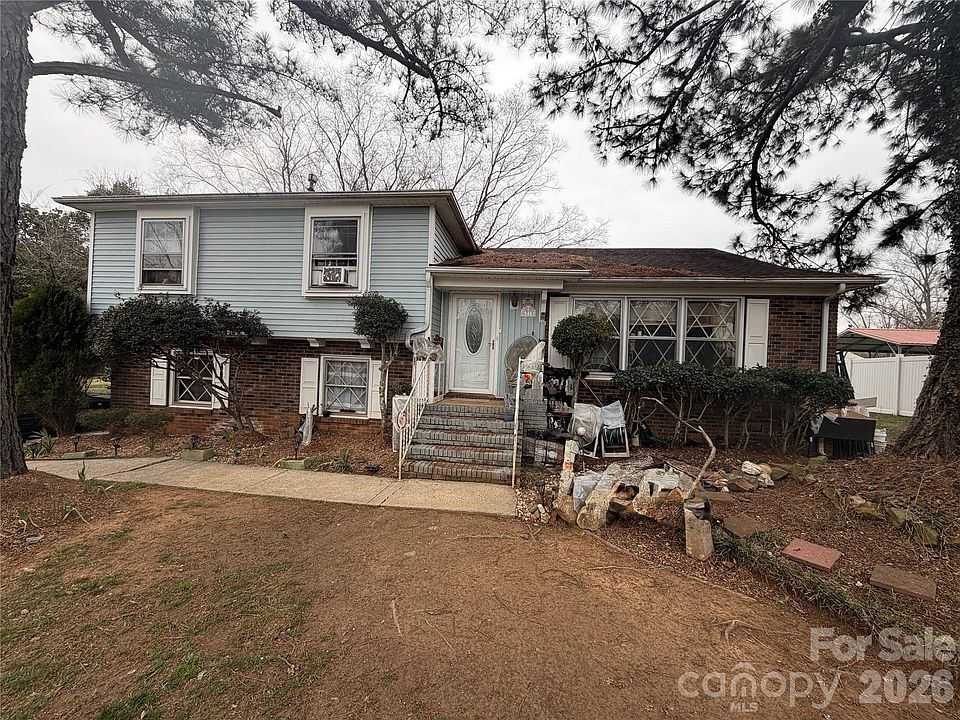1st image of 6215 Farm Pond Ln