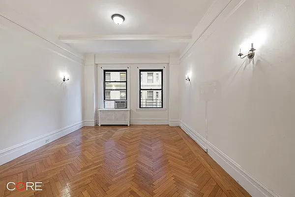 Rented by CORE | media 5