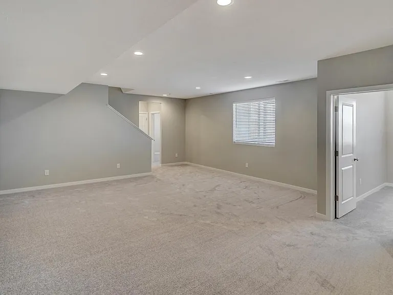 9049 S 42nd St — Photo 40