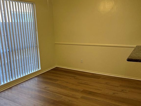2nd image of 1306 N Columbus Ave #106