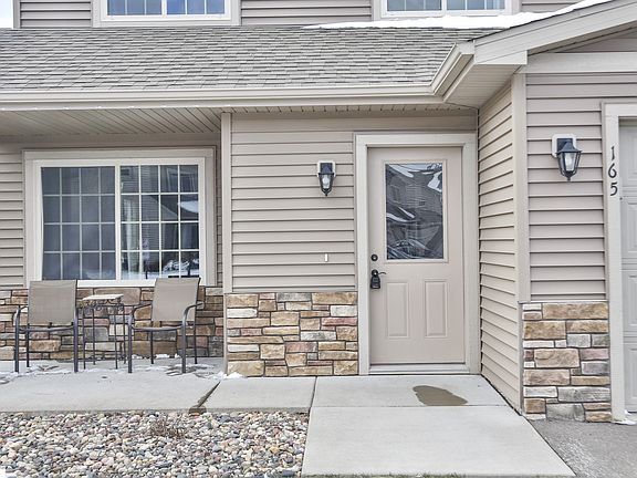 2nd image of 165 Dianna Pl