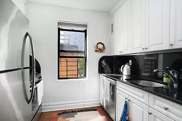 Rented by Waldstar Real Estate LLC | media 10