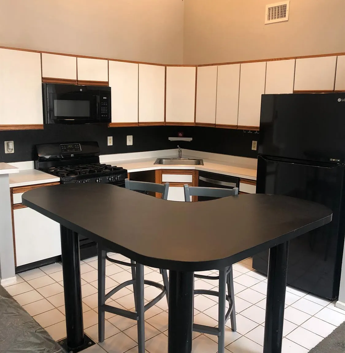 2 bed, 2.0 bath, $2,200 — Photo 3