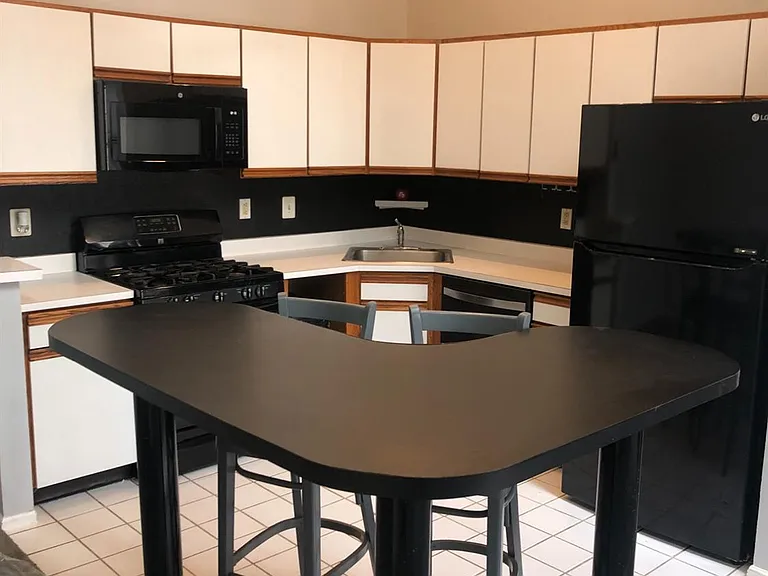 27 Townsend Ct — Photo 3