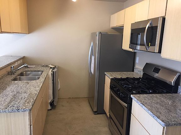Granite counters w/bamboo cabinets