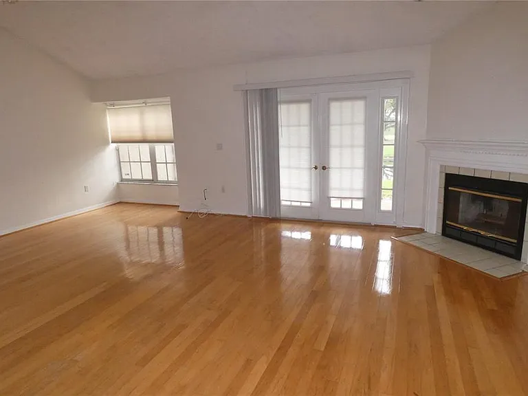 617 Segovia Ct NE — Photo 5