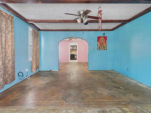2nd image of 6282 Booth St