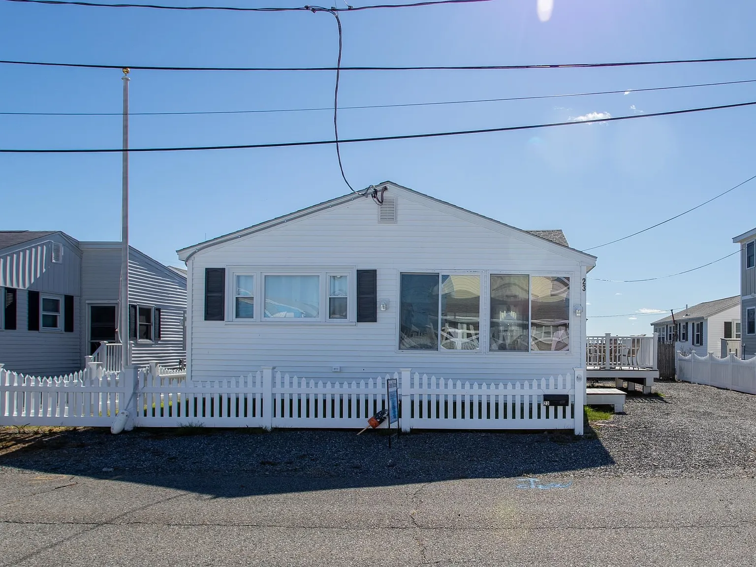 3 bed, 660 sqft, $2,100 — Photo 3