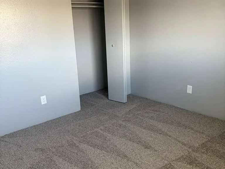 601 S Kent St — Photo 19