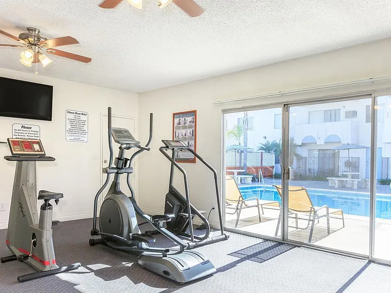 Villa Mesa Apartments — Photo 14